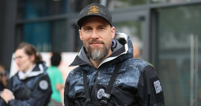 2.000 Menschen unterstützen Robert Marc Lehmann 