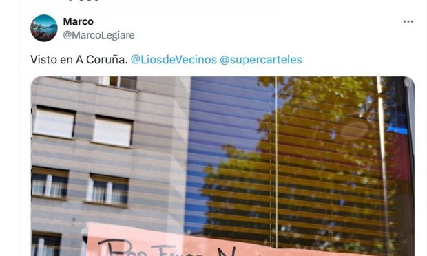 El cartel en la tienda de A Coruña. (X / @MarcoLegiare)