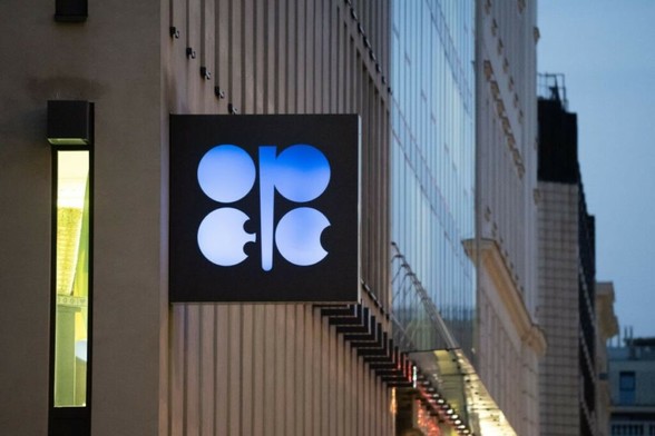 原油相場は小動き、ＯＰＥＣプラス会合と米・ＥＵ協議に注目 - Bloomberg