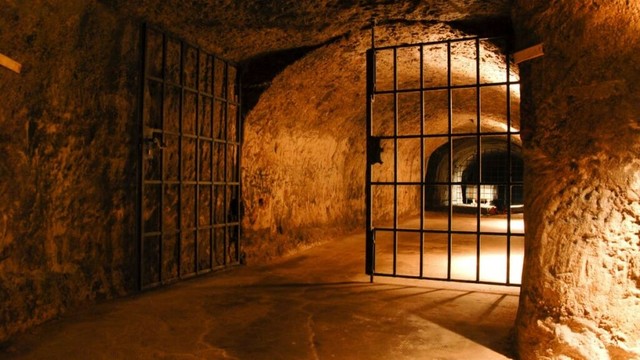 Historische Felsengänge – Labyrinth unter der Stadt entdecken