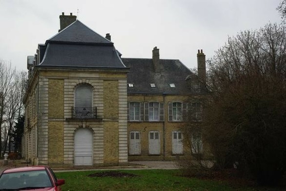 Château de Salperwick, également dénommé château de Saubruit à #Salperwick (#PasDeCalais) Une résidence de campagne des moines de Saint-Bertin est attestée dès le Moyen Age. Au XIVe siècle, c'est un domaine agr...
Suite 👉 https://monumentum.fr/monument-historique/pa62000042/salperwick-chateau-de-salperwick-egalement-denomme-chateau-de-saubruit
#Patrimoine #MonumentHistorique
Photo CC-BY-SA 4.0 : Decovemacker