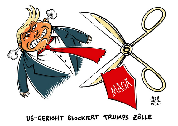 Eine Schere mit einem Paragrafen auf der Mittelschraibe hat dem wutschnaubenden Trump den MAGA-Schlips abgeschnitten. Unterzeile: „US-GERICHT BLOCKIERT TRUMPS ZÖLLE“ (Credit: SCHWARWEL)