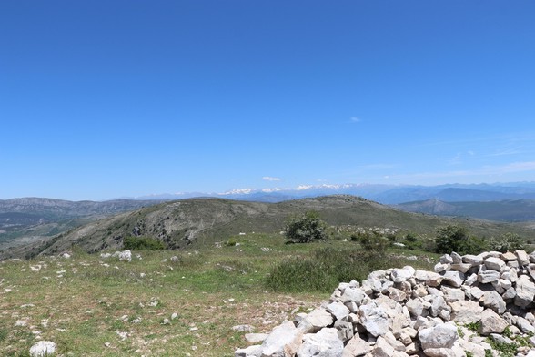Vue sur la chaine du Mercantour, depuis le Pic de Courmettes