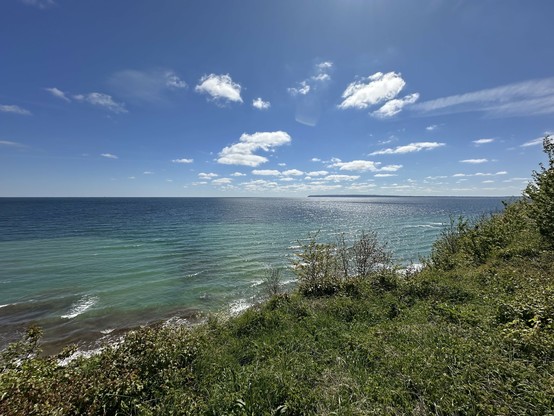 die ostsee, blauer himmel.