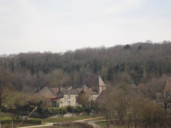 Château à #Dizimieu (#Isère) Château mentionné dès 1345, décrit en 1687 comme comprenant une salle basse, une chapelle, une grande cuisine, une cave voûtée, un four et ses appartenances. En 1722, l'édifice est ...
Suite 👉 https://monumentum.fr/monument-historique/pa00117175/dizimieu-chateau
#Patrimoine #MonumentHistorique
Photo CC-BY-SA 4.0 : Frachet