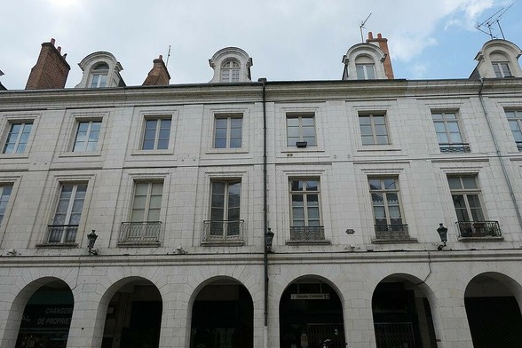 Maison à #Orléans (#Loiret) Construction XVIIIe siècle. Façade et toiture : inscription par arrêté du 12 juillet 1928.
Suite 👉 https://monumentum.fr/monument-historique/pa00098923/orleans-maison
#Patrimoine #MonumentHistorique
Photo CC-BY-SA 4.0 : Fab5669