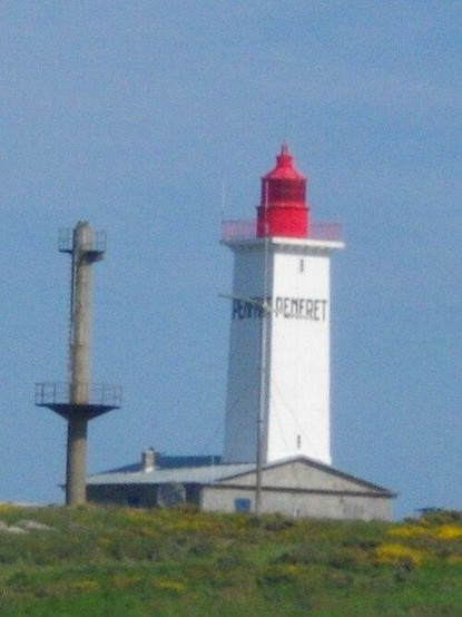 Phare et fort de Penfret à #Fouesnant (#Finistère) Lîle de Penfret fait partie de larchipel des Glénan, lieu stratégique pour ses puits deau douce et ses mouillages protégés. La commission des Phares et le s...
Suite 👉 https://monumentum.fr/monument-historique/pa29000090/fouesnant-phare-et-fort-de-penfret
#Patrimoine #MonumentHistorique
Photo CC-BY-SA 4.0 : Raphodon
