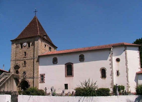 Eglise Notre-Dame de l'Assomption à #Louhossoa (#PyrénéesAtlantiques) Cette église de la première moitié du XVIIe siècle fut complétée par un puissant clocher-porche, en 1670. l'intérieur se compose de trois ét...
Suite 👉 https://monumentum.fr/monument-historique/pa64000095/louhossoa-eglise-notre-dame-de-lassomption
#Patrimoine #MonumentHistorique
Photo CC-BY-SA 4.0 : Asp.