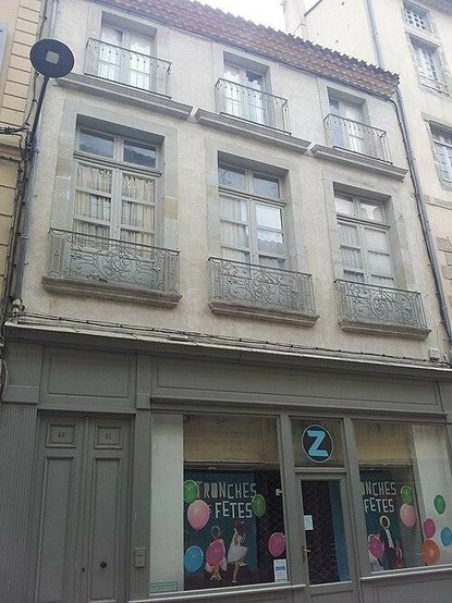 Immeuble à #Carcassonne (#Aude) Immeuble correspondant à deux unités architecturales dont les façades présentent aujourd'hui un aspect des XVIIIe et XIXe siècles. A l'intérieur, deux plafonds des années 1451-14...
Suite 👉 https://monumentum.fr/monument-historique/pa11000029/carcassonne-immeuble
#Patrimoine #MonumentHistorique
Photo CC-BY-SA 4.0 : Corvins