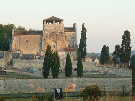 Eglise Saint-Cybard à #Rivières (#Charente) Eglise donnée en 1090 au prieuré Saint-Florent de la Rochefoucauld, par Adémar, évêque d'Angoulême. Il ne subsiste rien de l'édifice d'origine. La nef a été reconstru...
Suite 👉 https://monumentum.fr/monument-historique/pa00104466/rivieres-eglise-saint-cybard
#Patrimoine #MonumentHistorique
Photo CC-BY-SA 4.0 : Jack ma