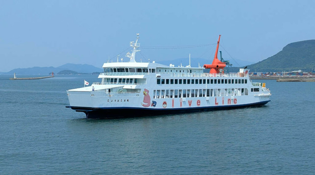 A white ferry with a painting of Ramoloss and Shellder on the side (plus more Pokémon/Ramoloss themed decoration, but not really visible on the picture) arriving in Takamatsu Port.