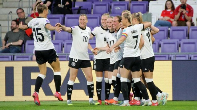 Sechs Tore in einer Halbzeit: DFB-Frauen fegen über Österreich hinweg
