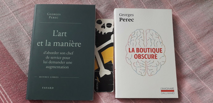Couverture de deux livres de Georges Perec :
"La boutique obscure" & "L'art et la manière d'aborder son chef de service pour lui demander une augmentation".