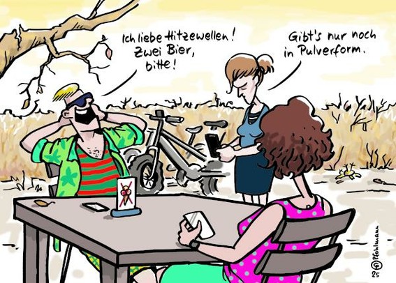 Ein Paar sitzt in einem Biergarten. Im Hintergrund ist alles vertrocknet, es herrscht offensichtlich Dürre. Davor zwei E-Bikes. Seine Partnerin kuckt auf ihr Handy. Der Mann mit Sonnenbrille lehnt sich gut gelaunt zurück und sagt zur Servicekraft: "Ich liebe Hitzewellen! Zwei Bier, bitte!" Diese antwortet: "Gibt's nur noch in Pulverform."