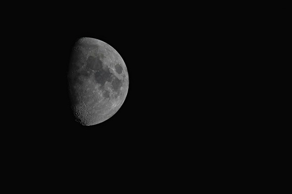 June 4th Waxing Gibbous Moon
70% Illuminated

Image taken using the Looney 11 Rule