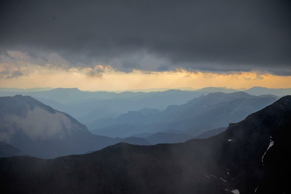 Foto de las últimas luces desde la cima del Tozal de Bocs.
