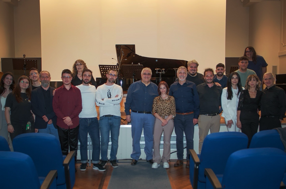 Foto di gruppo finale, con tutti gli allievi e i partecipanti