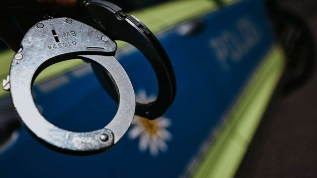 Ostendstraße in Stuttgart: Ladendieb wird festgehalten – und zieht plötzlich ein Messer