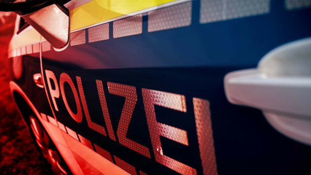 Spandau: Betrunkener attackiert Rettungskräfte im Treppenhaus | Regional