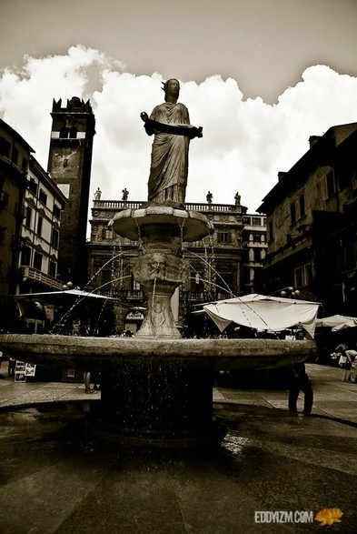 "These violent delights have violent ends."
~ William Shakespeare
#Verona #Italia
.
.
.
#sonyalpha #a100
#architecture #photography #Italy #Europe #gooutside #lightroom #blackandwhite #monochrome #bwphotography #exploration #goexplore #wanderer #bw #streetphotography #blackandwhitephotography #urbanphotography #citystreets #quote