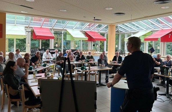 POL-MS: Fernfahrerstammtisch feiert Jubiläum - 25 Jahre Dialog auf Augenhöhe