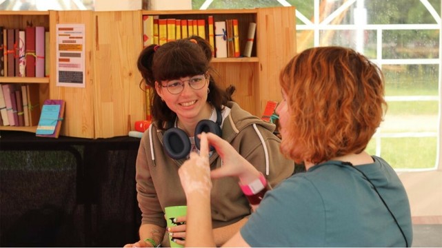 Se transformer en livre le temps d’une journée ? C’est possible au festival Geek Faëries, en Loir-et-Cher