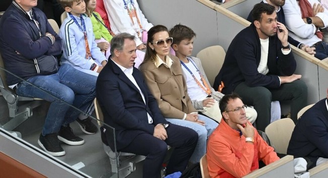 Roland Garros > La réaction de Jelena Djokovic après la défaite de son mari, Novak, contre Sinner en demi-finales