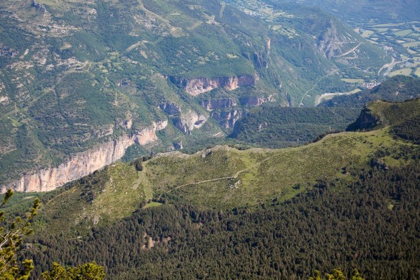 El Congosto de Ventamillo desde las alturas, con la población de El Run a la entrada.