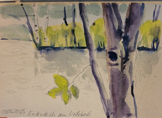 Aquarellskizze: im Vordergrund ein Baum,  dahinter der Teich mit einer kleinen Landzunge aus Schilf