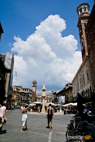 "Anything that's human is mentionable, and anything that is mentionable can be more manageable. When we can talk about our feelings, they become less overwhelming, less upsetting, and less scary. The people we trust with that important talk can help us know that we are not alone."
~ Fred Rogers
#Verona #Italia
.
.
.
#sonyalpha #a100
#architecture #photography #Italy #Europe #gooutside #lightroom #exploration #goexplore #wanderer #streetphotography #streetsofverona #urbanphotography #citystreets #quote