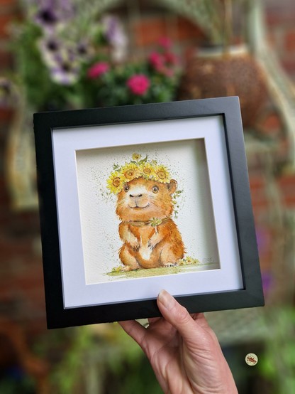 Aquarell illustrationHamster mit Kranz aus Sonnenblumen auf dem Kopf, gerahmt in quadratischen schwarzen Rahmen mit weißem Passepartout