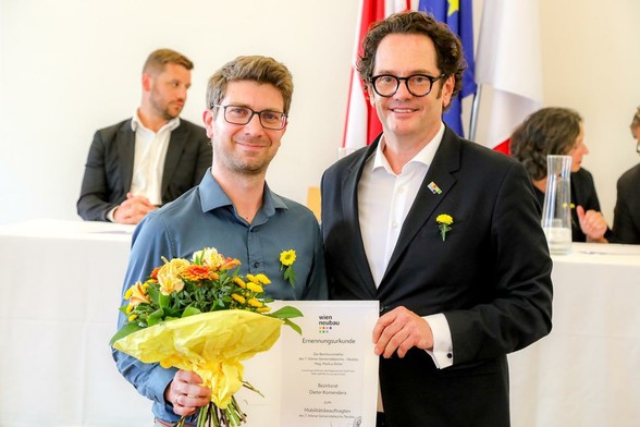 Markus Reiter und ich mit meiner Ernennungsurkunde zum Mobilitätsbeauftragten des 7. Bezirks in Wien