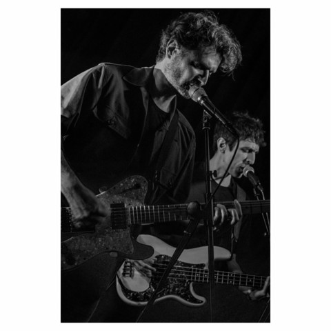 Black and white photograph of two members of the band Exsonvaldes on the stage of El Veintiuno.