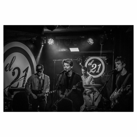 Black and white photograph of the band Exsonvaldes on the stage of El Veintiuno.