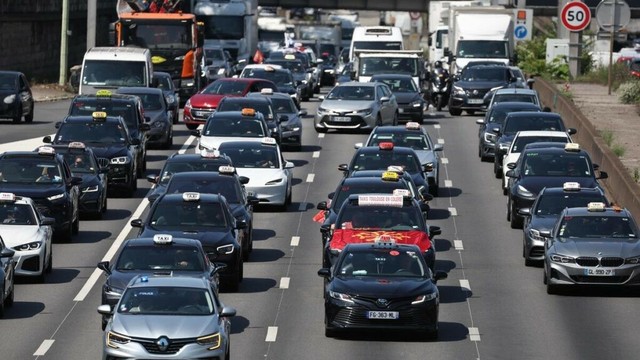 Manifestations de taxis vers Paris : des perturbations sur le périphérique et les autoroutes A1, A10, A6, A86, A13