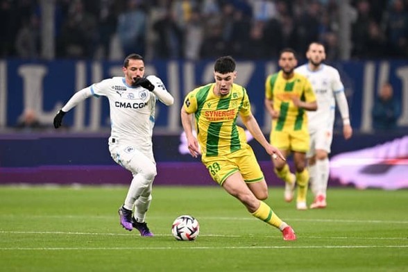 la réponse d'Abline à la sortie musclée de Kita et à l'intérêt de l'OM