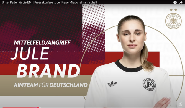 Screenshot aus der Kadervorstellung. Man sieht Jule Brand und ihren Namen daneben.