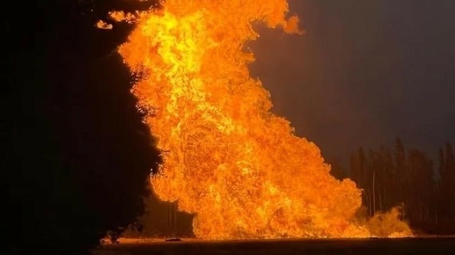 le feu est éteint, deux personnes "légèrement incommodées", selon les pompiers