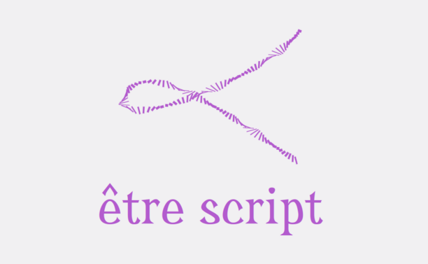 The title “être script” stylized with a light purple on white wonky serif font. Above is a generative shapo looking like a handwritten <