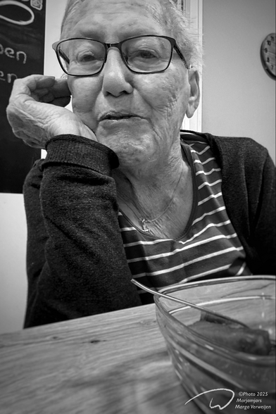86, my mother. She got diabetes when I was born. From then on, sugar was forbidden. Now cake & sweets are a treat. A bowl of watermelon? Mwah; a bit watery! But with my visit, I see in her face, the Joy of togetherness.