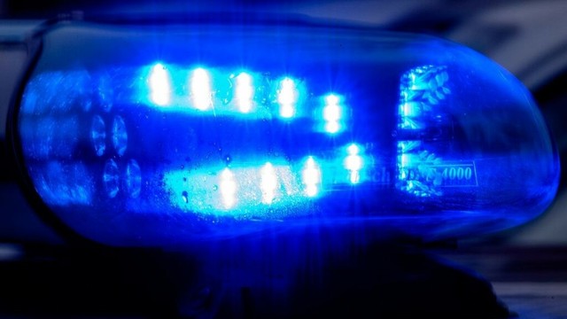 Bei einem Unfall in Halle ist ein 27-Jähriger verletzt worden. (Symbolbild) Foto: Klaus-Dietmar Gabbert/dpa