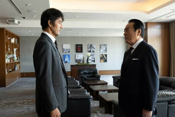 『キャスター』番組P、阿部寛の魅力を語る “パワハラ”に見せない演技力「セリフを乗り越えていく」（ENCOUNT） - Yahoo!ニュース
