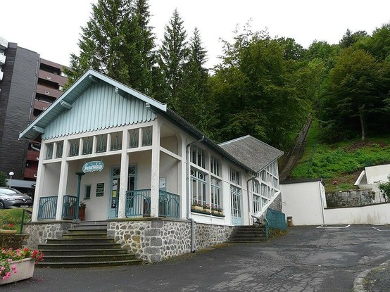 Funiculaire du Capucin à #MontDore (#PuyDeDôme) Le plus ancien funiculaire en état d'origine est celui qui relie le Mont-Doré au Capucin. Il date de 1897. Construction 4e quart XIXe siècle. Funiculaire avec ses...
Suite 👉 https://monumentum.fr/monument-historique/pa00092194/mont-dore-funiculaire-du-capucin
#Patrimoine #MonumentHistorique
Photo CC-BY-SA 4.0 : Père Igor