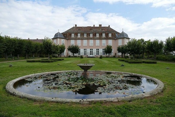 Domaine du château de Kolbsheim à #ErnolsheimBruche (#BasRhin) Voir commune de : Kolbsheim.
Suite 👉 https://monumentum.fr/monument-historique/pa67000067/ernolsheim-bruche-domaine-du-chateau-de-kolbsheim
#Patrimoine #MonumentHistorique
Photo CC-BY-SA 4.0 : © Ralph Hammann - Wikimedia Commons