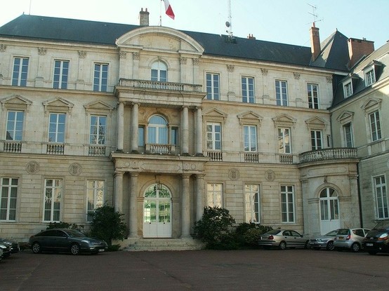 Ancienne abbaye Notre-Dame de Bonne-Nouvelle, actuellement préfecture de région à #Orléans (#Loiret) Abbaye fondée à l'emplacement présumé de constructions gallo-romaines. En 1149, Simon de Beaugency donne en a...
Suite 👉 https://monumentum.fr/monument-historique/pa45000024/orleans-ancienne-abbaye-notre-dame-de-bonne-nouvelle-actuellement-prefecture-de-region
#Patrimoine #MonumentHistorique
Photo CC-BY-SA 4.0 : Mazzhe
