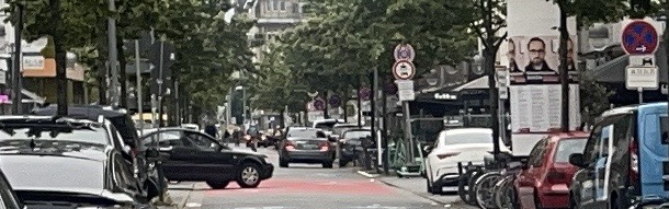 Zentralste reine exklusive Premium Radverkehrs Anlage - schu interessant - Wer am Sonntag alles Lieferverkehr ist.