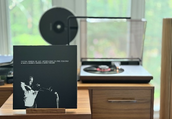 Miles Davis Quintet: Miles in France 1963 & 1964 - Festival Mondial du Jazz Antibes/jean-Les-Pins 7/26/1963

On a matte black background, a black and white photo of Miles blowing his horn.

The black LP plays on a vintage, restored Bang & Olufsen Beogram 4000 linear-tracking turntable to the right.