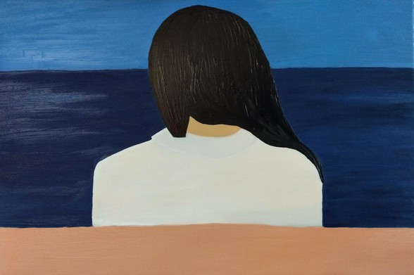 Olieverfschilderij van een jonge vrouw die over de Bosporus kijkt. Lichtblauwe lucht, donkerblauwe zee, jonge vrouw van achteren geschilderd met een witte bloes aan en lange zwarte haren die over haar rechter schouder heen hangen.