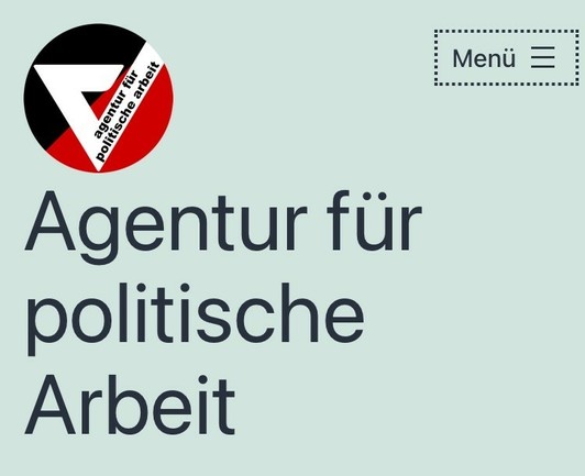 Ausschnitt aus der Webseite der Agentur für politische Arbeit: kreisrundes Logo halb schwarz, halb rot gefärbt, mit einem stilisierten weissen A; daneben der Button fürs Menü, darunter steht nich einmal „Agentur für politische Arbeit“