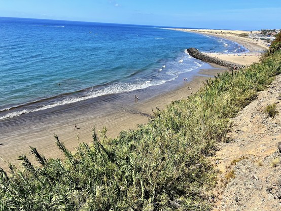 This is one of my favourite views from Playa del Ingles' beach, anticipating the summer already with blue skies, lots of sunshine, the golden sand being hit by the gentle ocean waves and not many people walking along the beach as it's the beginning of the low season for us. What's not to love about such glorious view than at the very back admiring the majestic sand dunes of Maspalomas? Summer is here! 😍👍🏻